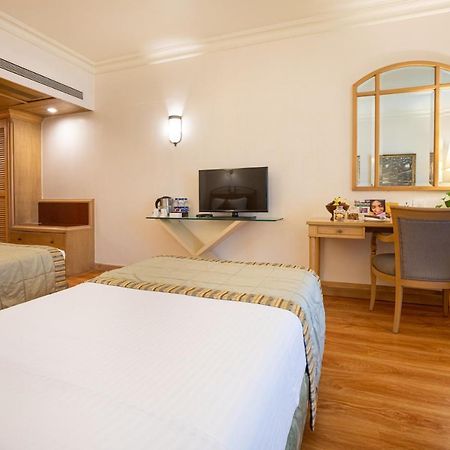 The Orchid Hotel Mumbai Vile Parle Exterior photo A room at the Taj Bengal