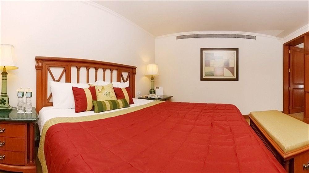 The Orchid Hotel Mumbai Vile Parle Exterior photo A room at the hotel