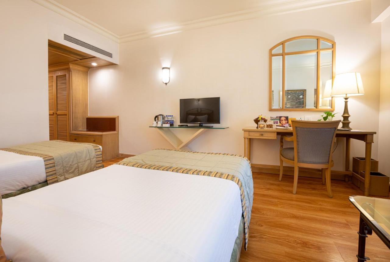 The Orchid Hotel Mumbai Vile Parle Exterior photo A room at the Taj Bengal