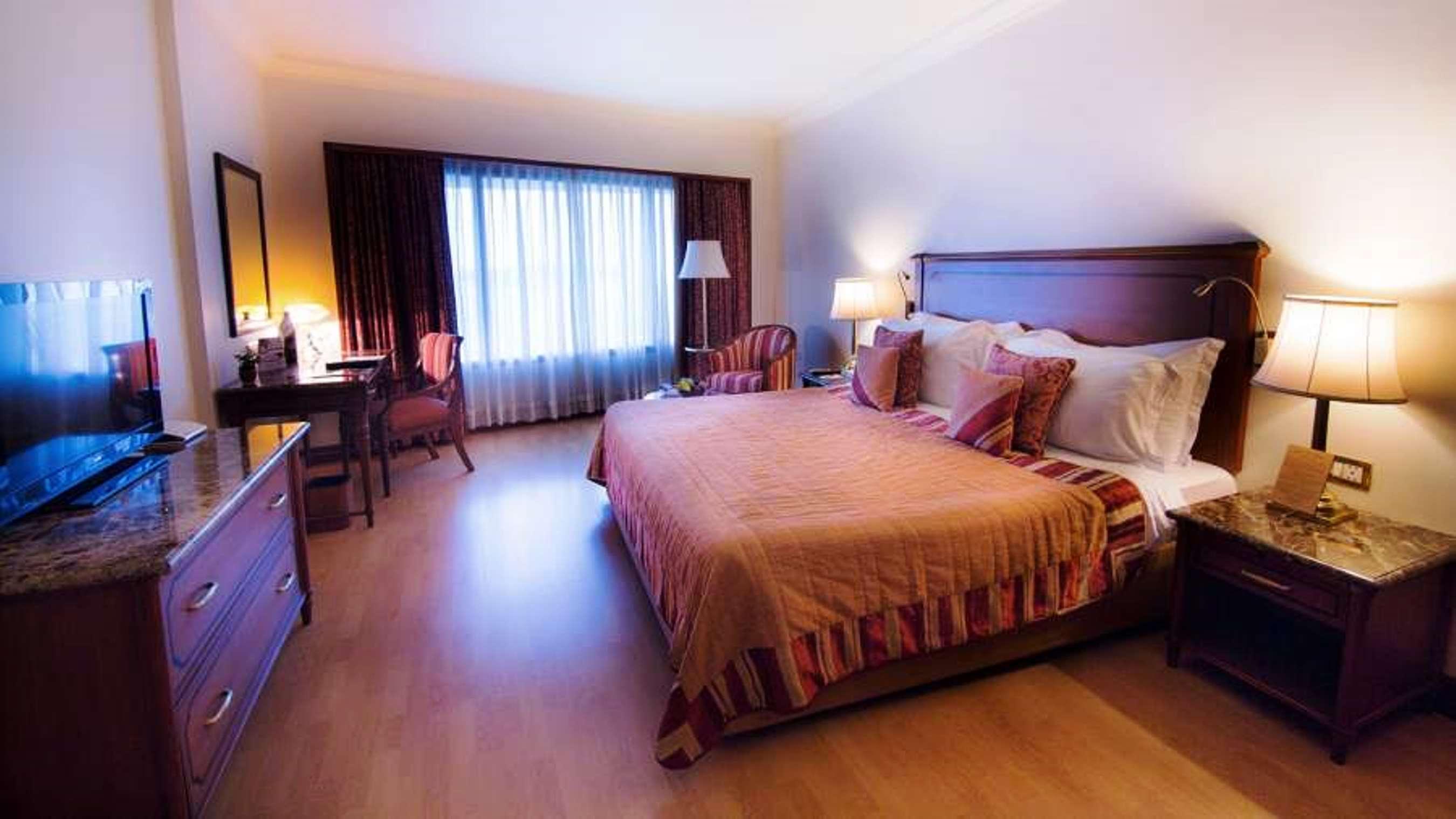 The Orchid Hotel Mumbai Vile Parle Exterior photo A room at the hotel