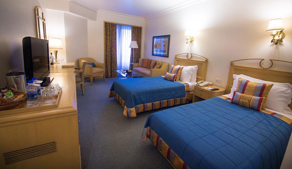 The Orchid Hotel Mumbai Vile Parle Exterior photo A room at the Hilton San Francisco