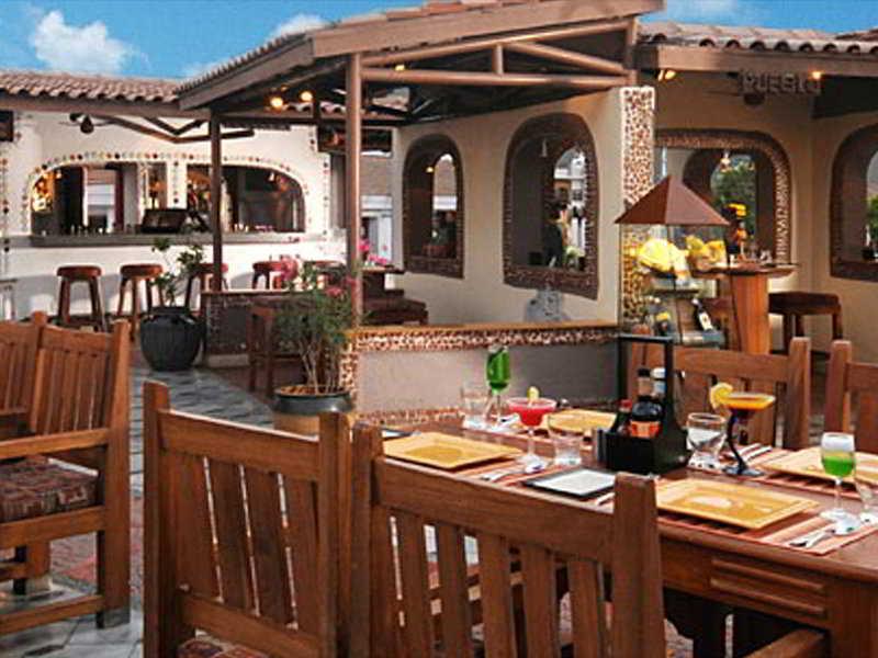 The Orchid Hotel Mumbai Vile Parle Restaurant photo A restaurant in the resort