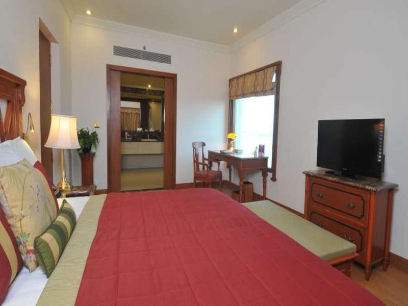 The Orchid Hotel Mumbai Vile Parle Exterior photo A room at the hotel