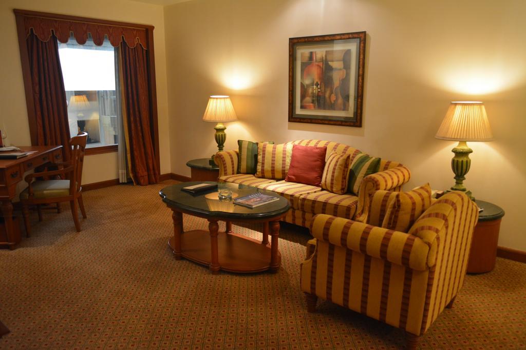 The Orchid Hotel Mumbai Vile Parle Exterior photo A living room at the Ritz-Carlton, Boston