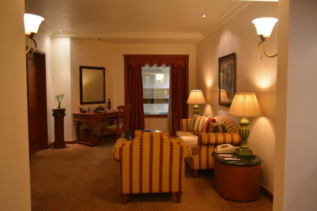 The Orchid Hotel Mumbai Vile Parle Exterior photo A suite at the Taj Mahal Palace