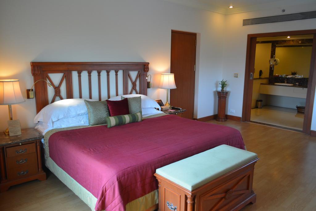 The Orchid Hotel Mumbai Vile Parle Exterior photo A bedroom at the Taj Bengal