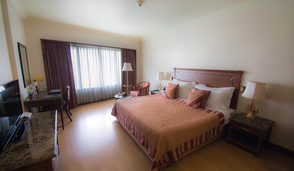 The Orchid Hotel Mumbai Vile Parle Exterior photo A room at the Taj Bengal