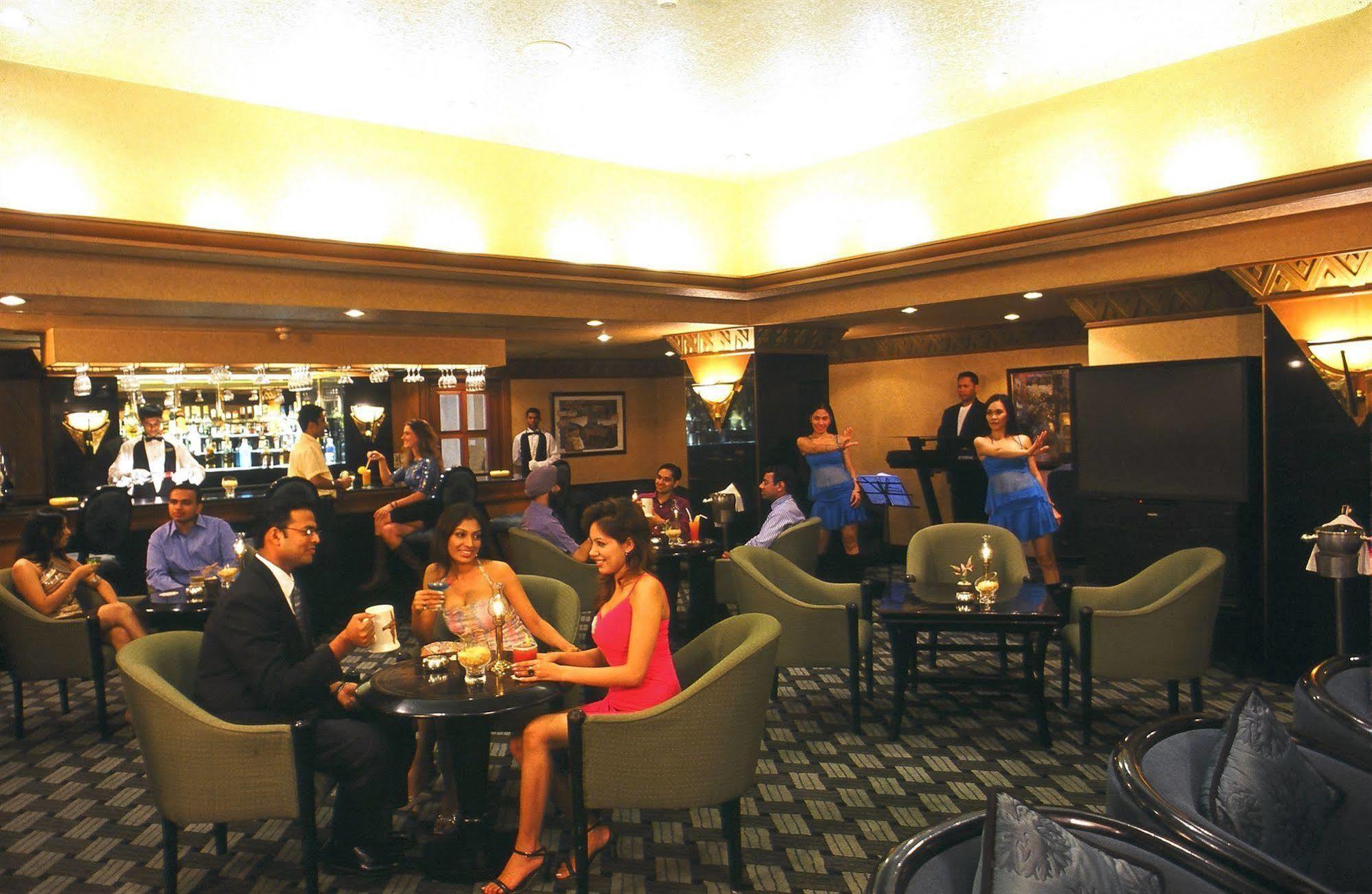 The Orchid Hotel Mumbai Vile Parle Restaurant photo The bar at the Oberoi Mumbai