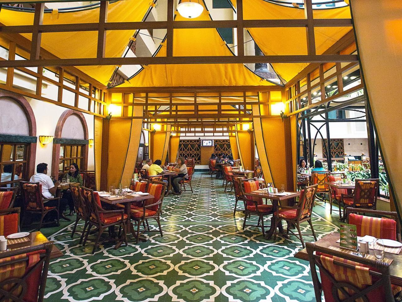 The Orchid Hotel Mumbai Vile Parle Exterior photo Interior of the restaurant