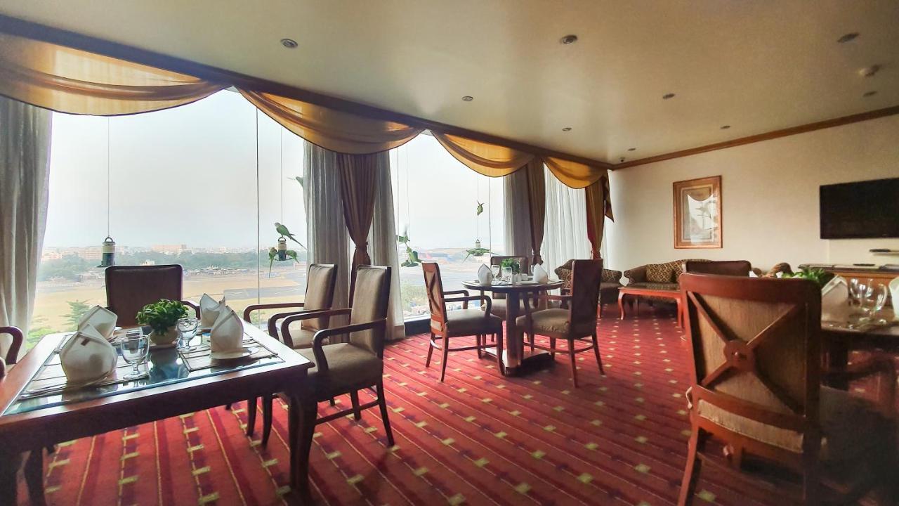 The Orchid Hotel Mumbai Vile Parle Exterior photo The lounge at the airport