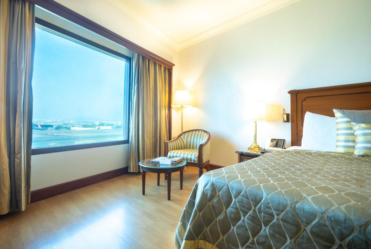 The Orchid Hotel Mumbai Vile Parle Exterior photo A room at the hotel