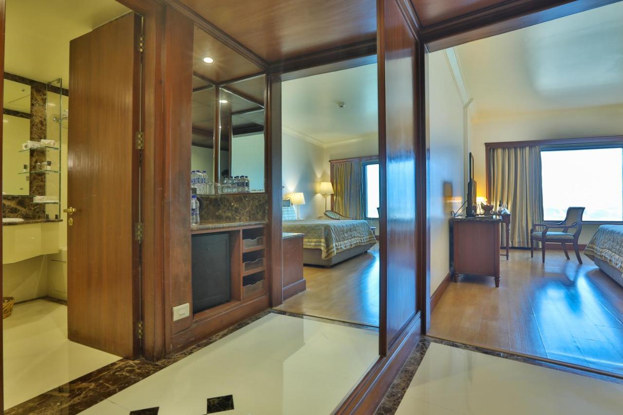 The Orchid Hotel Mumbai Vile Parle Exterior photo A suite at the Taj Bengal