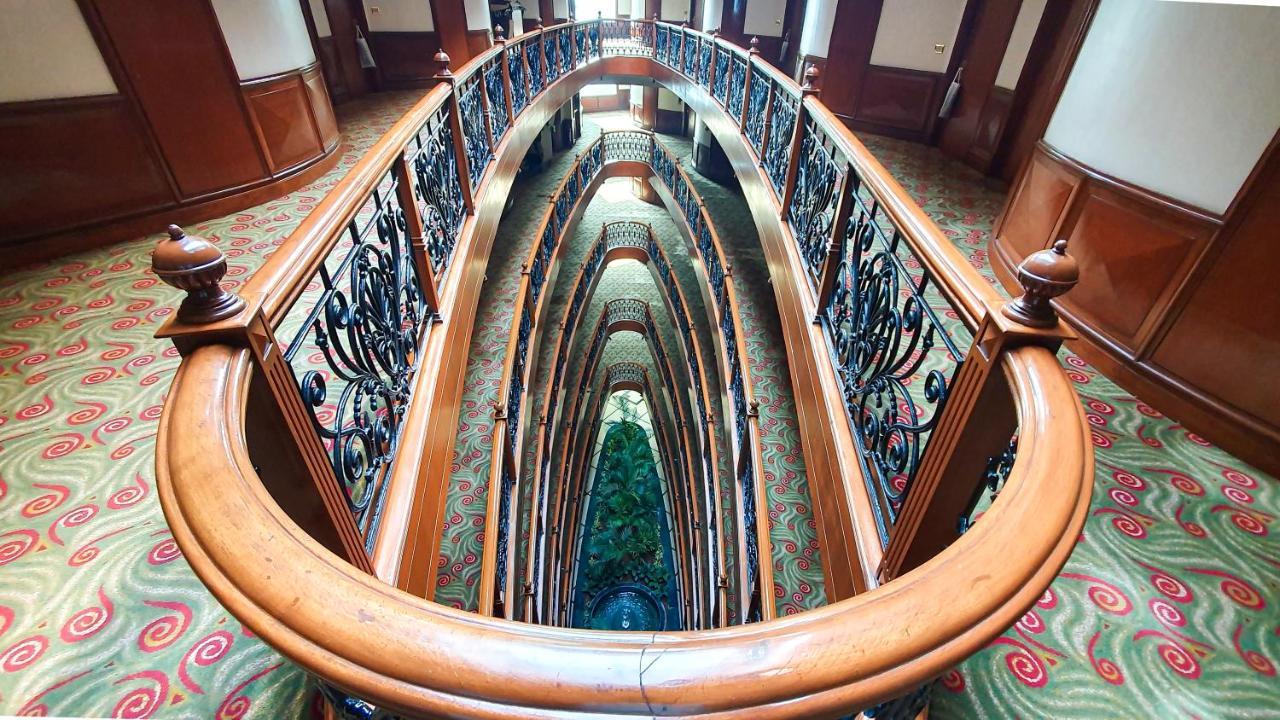 The Orchid Hotel Mumbai Vile Parle Exterior photo The staircase